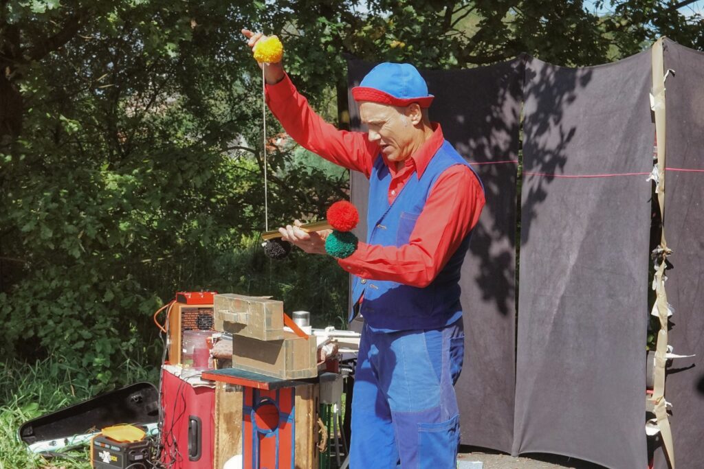 Anleger Atomill in Niederfinow: Linhard beim Festival der leisen Gesten, Foto: Klaus Gollin