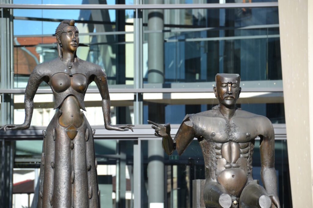 Skulpturen von Paul Wunderlich im Innenhof des Paul-Wunderlich-Hauses in Eberswalde, Foto: Matthias Schäfer